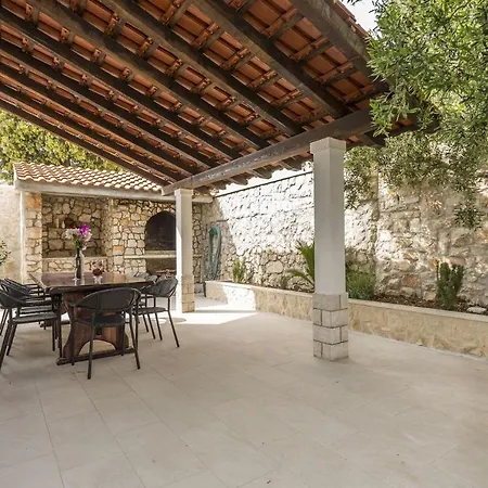 Goldie - 30 M From Beach Nyaraló